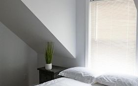 Queen Bed - Boston - Rm 3